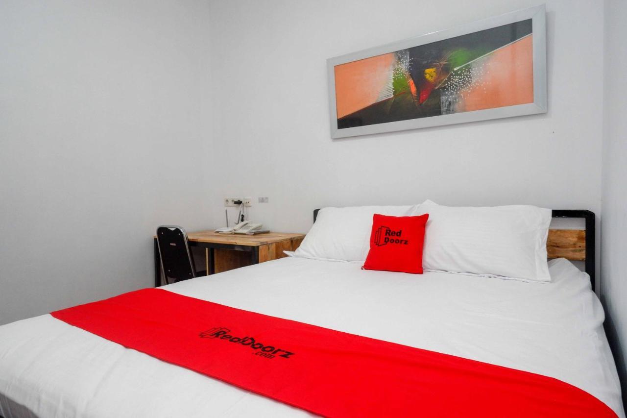 RedDoorz Plus near Patung Kuda Undip Jatingaleh Exterior foto