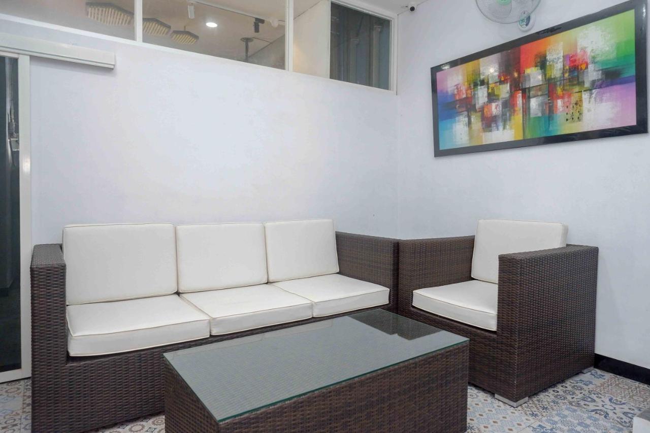 RedDoorz Plus near Patung Kuda Undip Jatingaleh Exterior foto