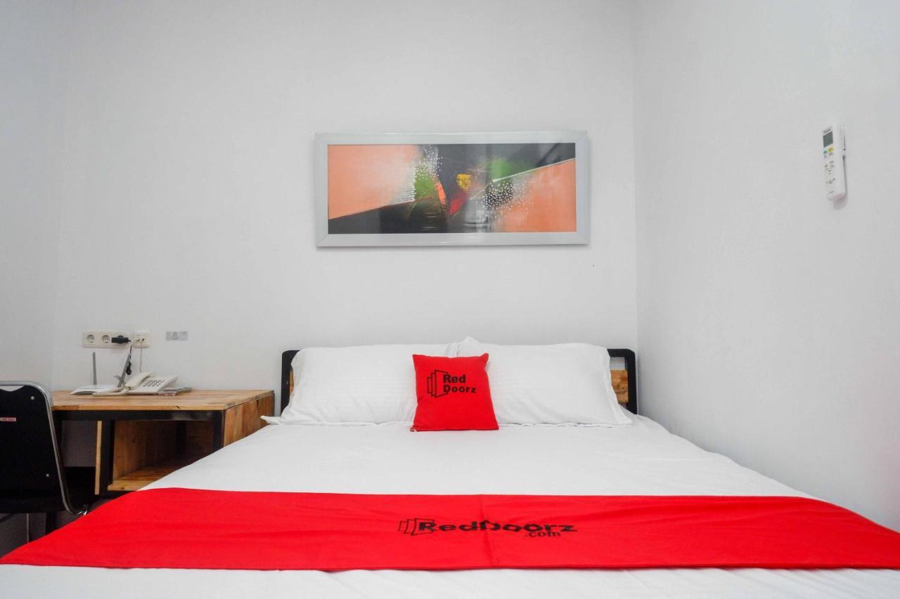 RedDoorz Plus near Patung Kuda Undip Jatingaleh Exterior foto