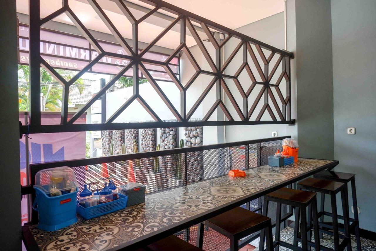 RedDoorz Plus near Patung Kuda Undip Jatingaleh Exterior foto